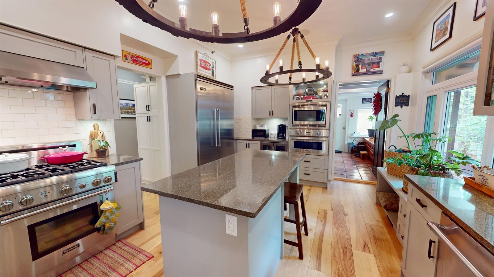 Listing Image 11