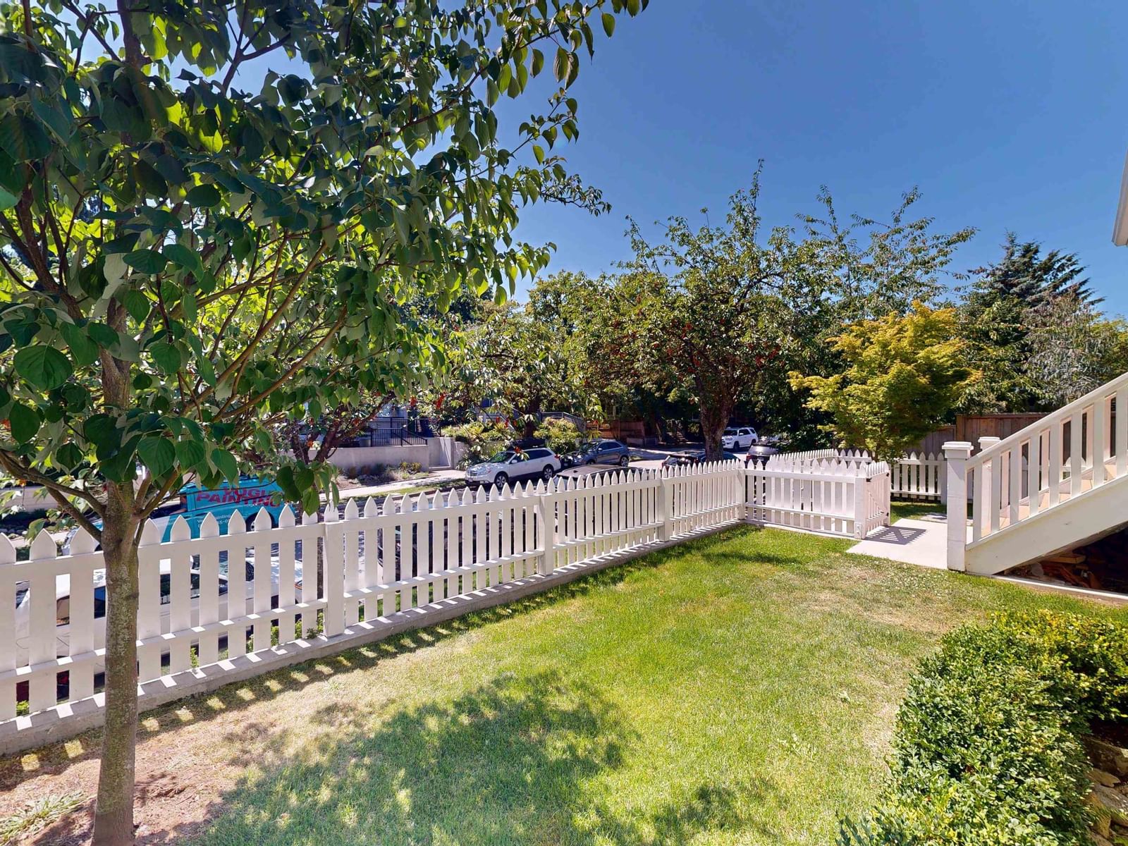 Listing Image 12