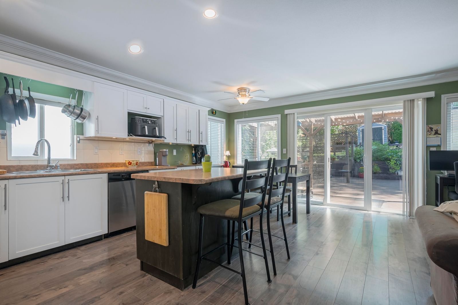 Listing Image 10