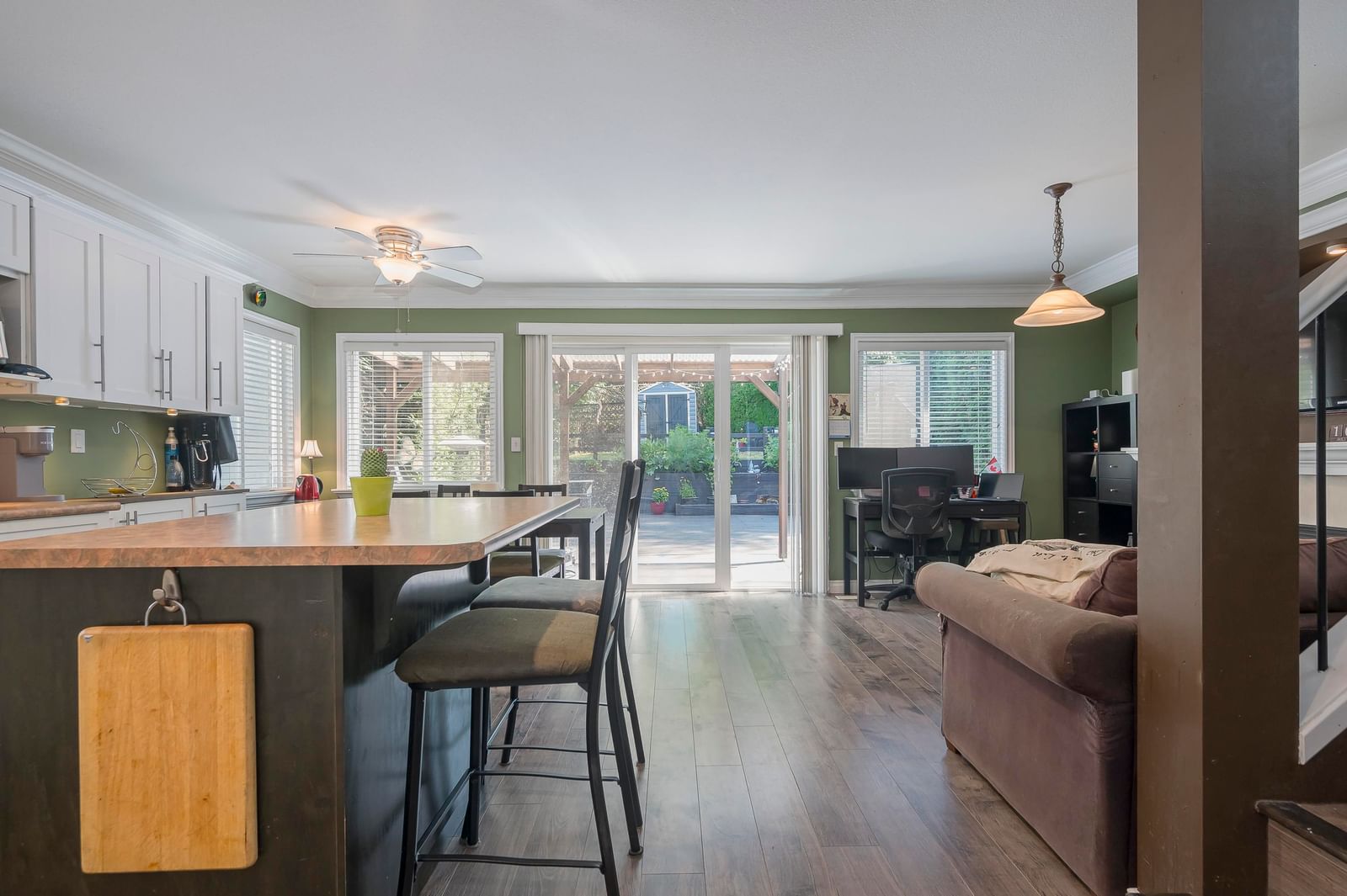 Listing Image 11