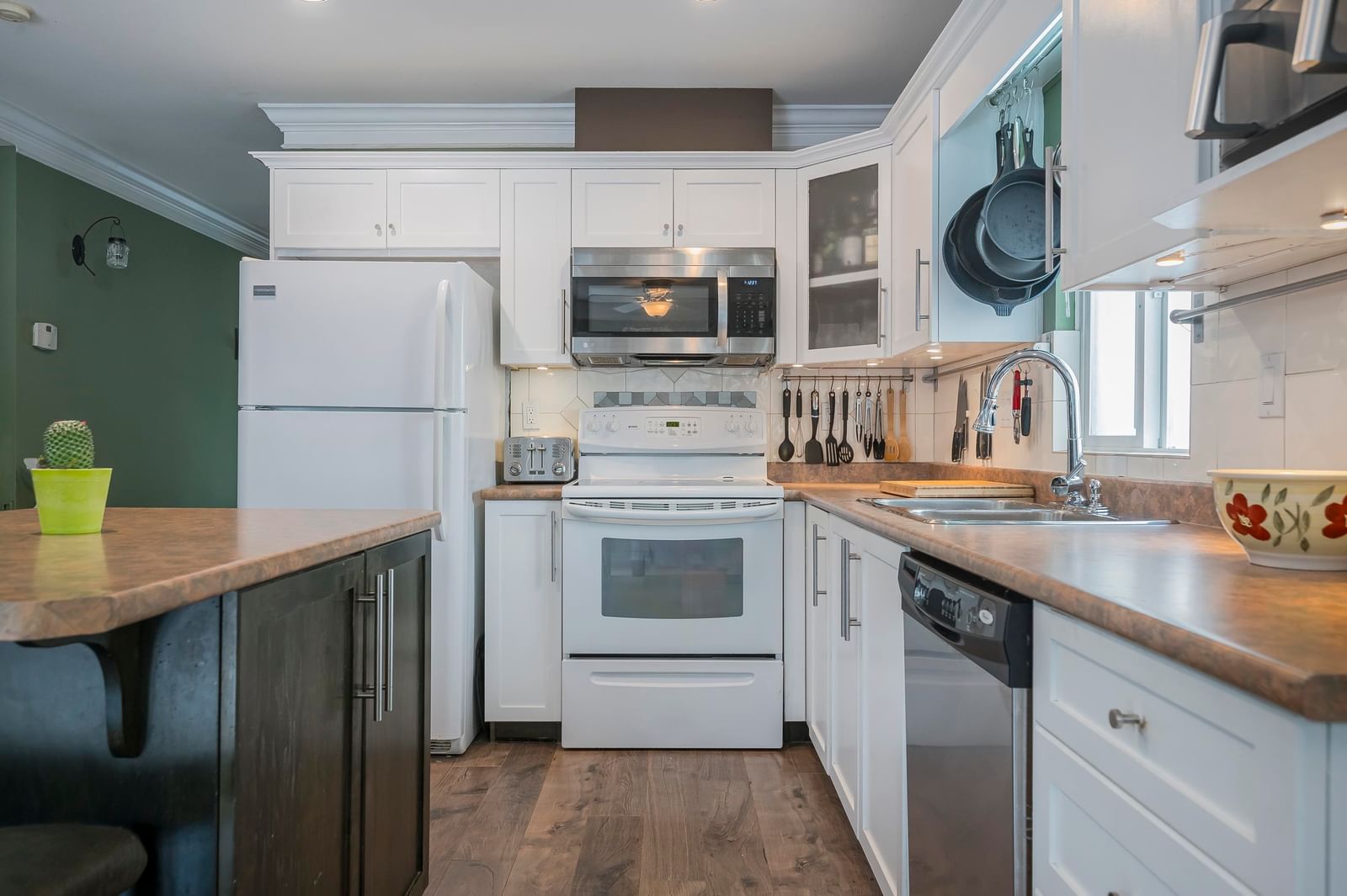 Listing Image 9