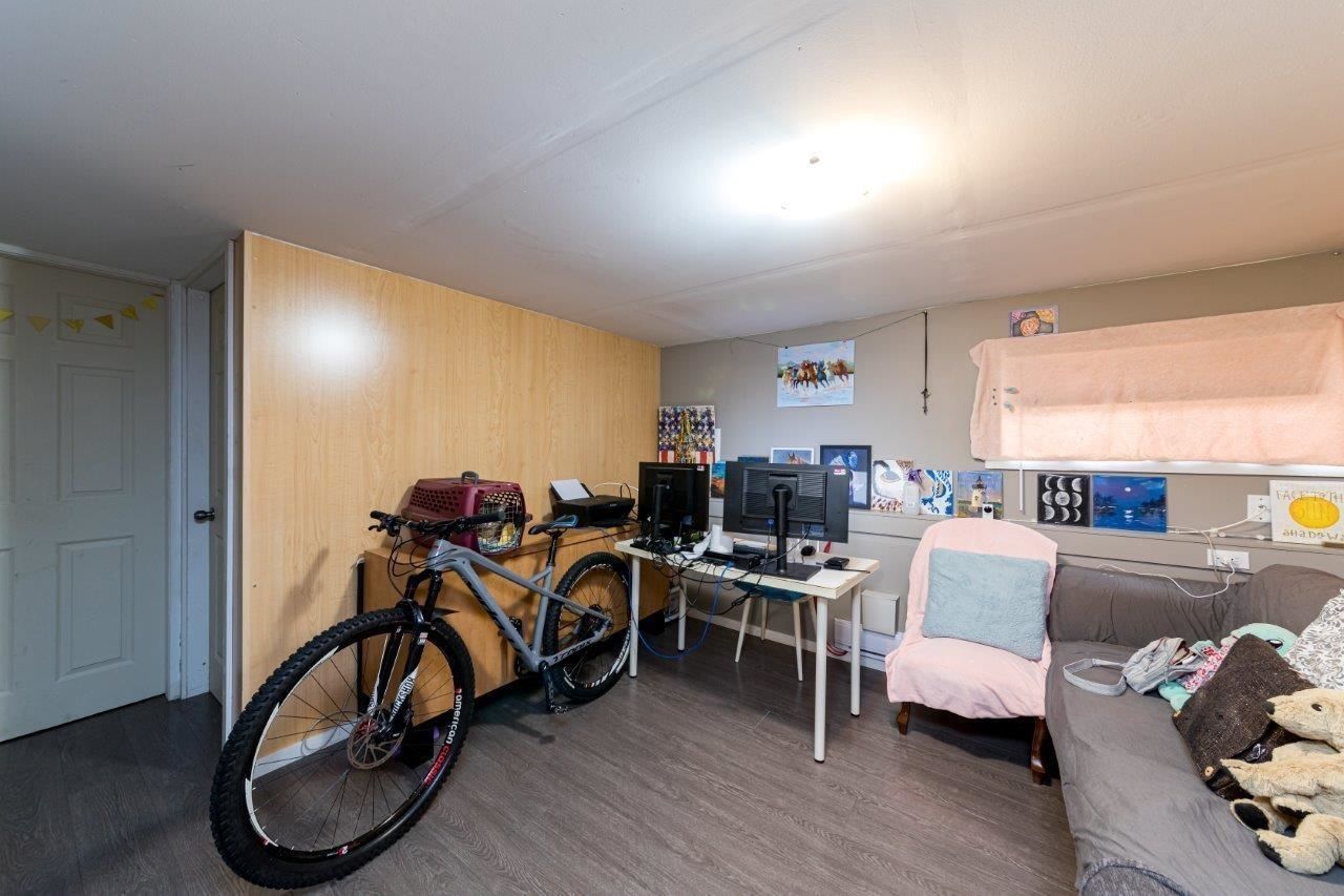 Listing Image 11