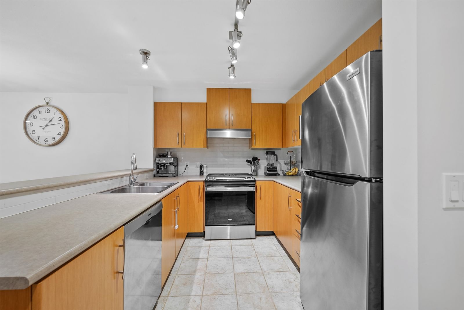 Listing Image 20