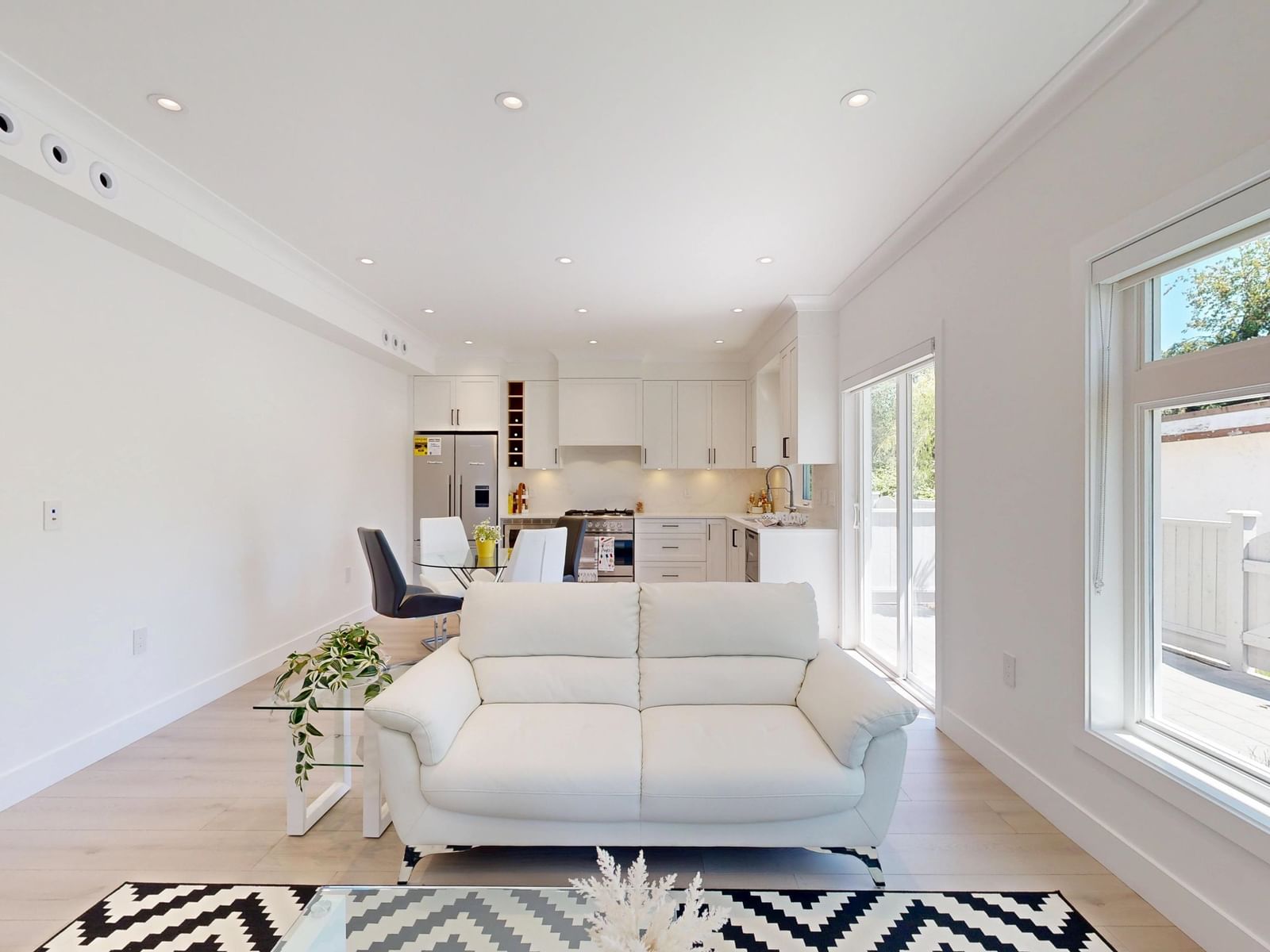 Listing Image 12