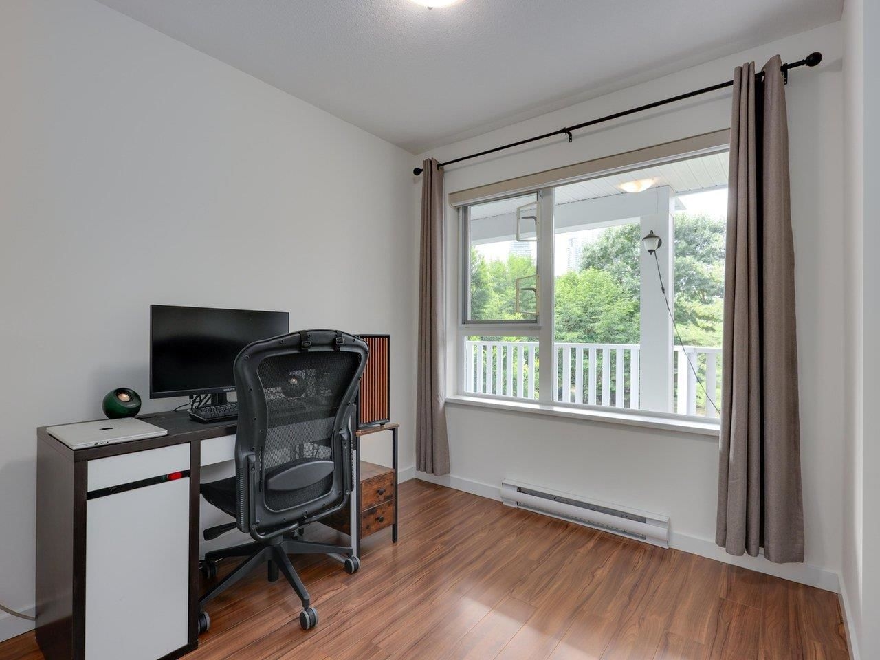 Listing Image 16