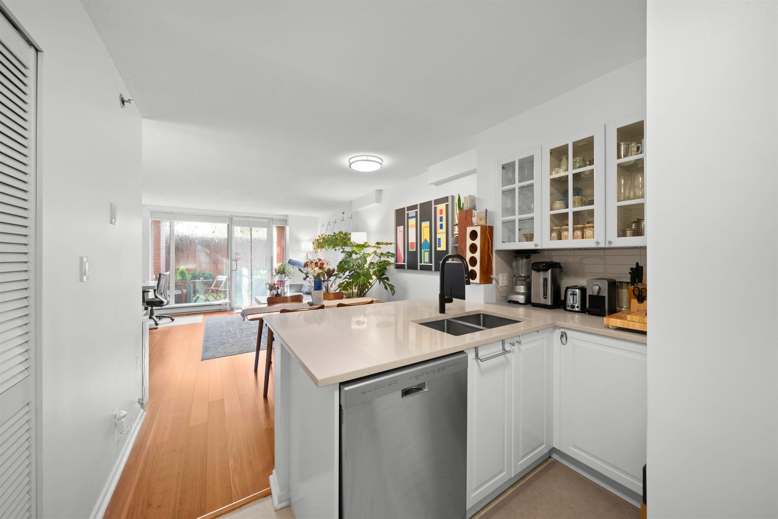 Listing Image 10