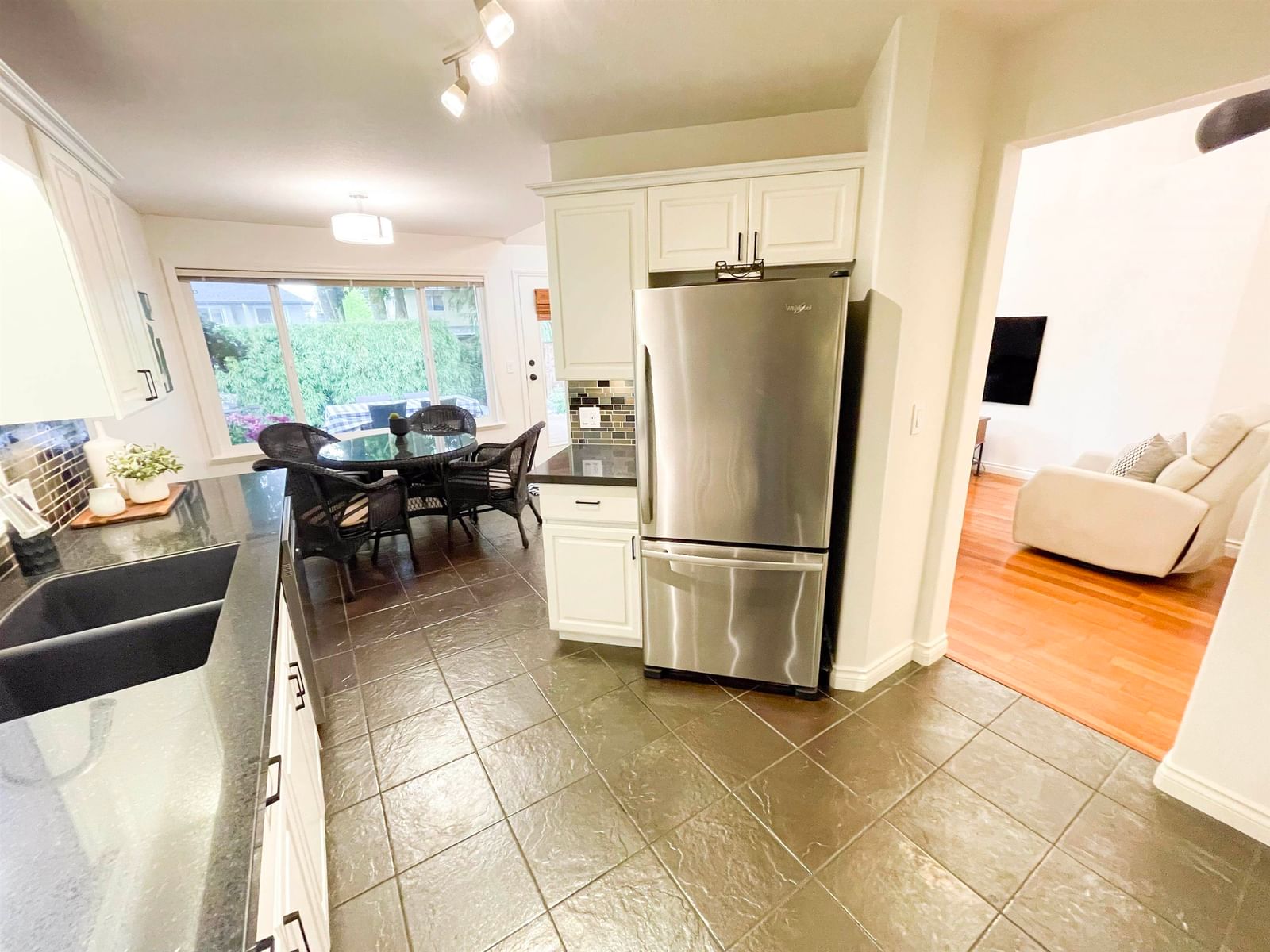 Listing Image 15