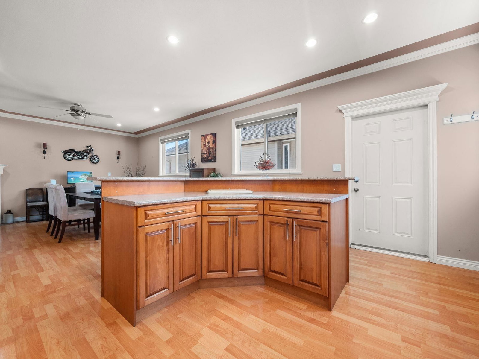 Listing Image 21