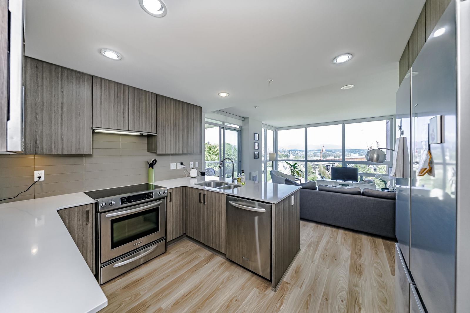 Listing Image 11