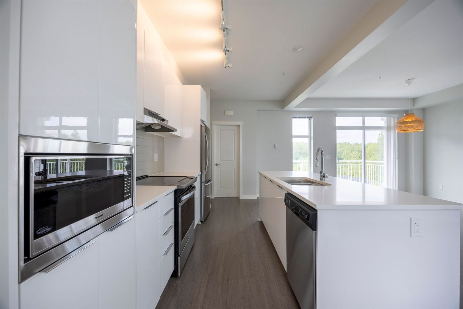 Listing Image 9