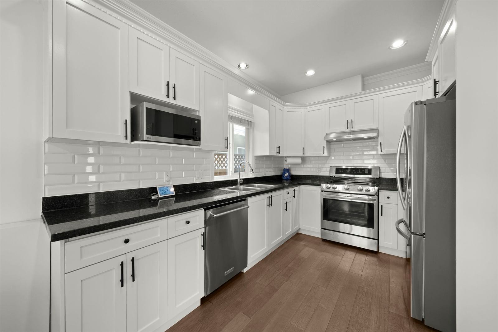 Listing Image 9