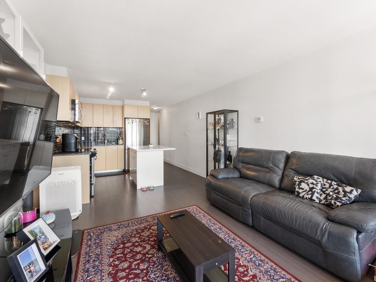 Listing Image 11