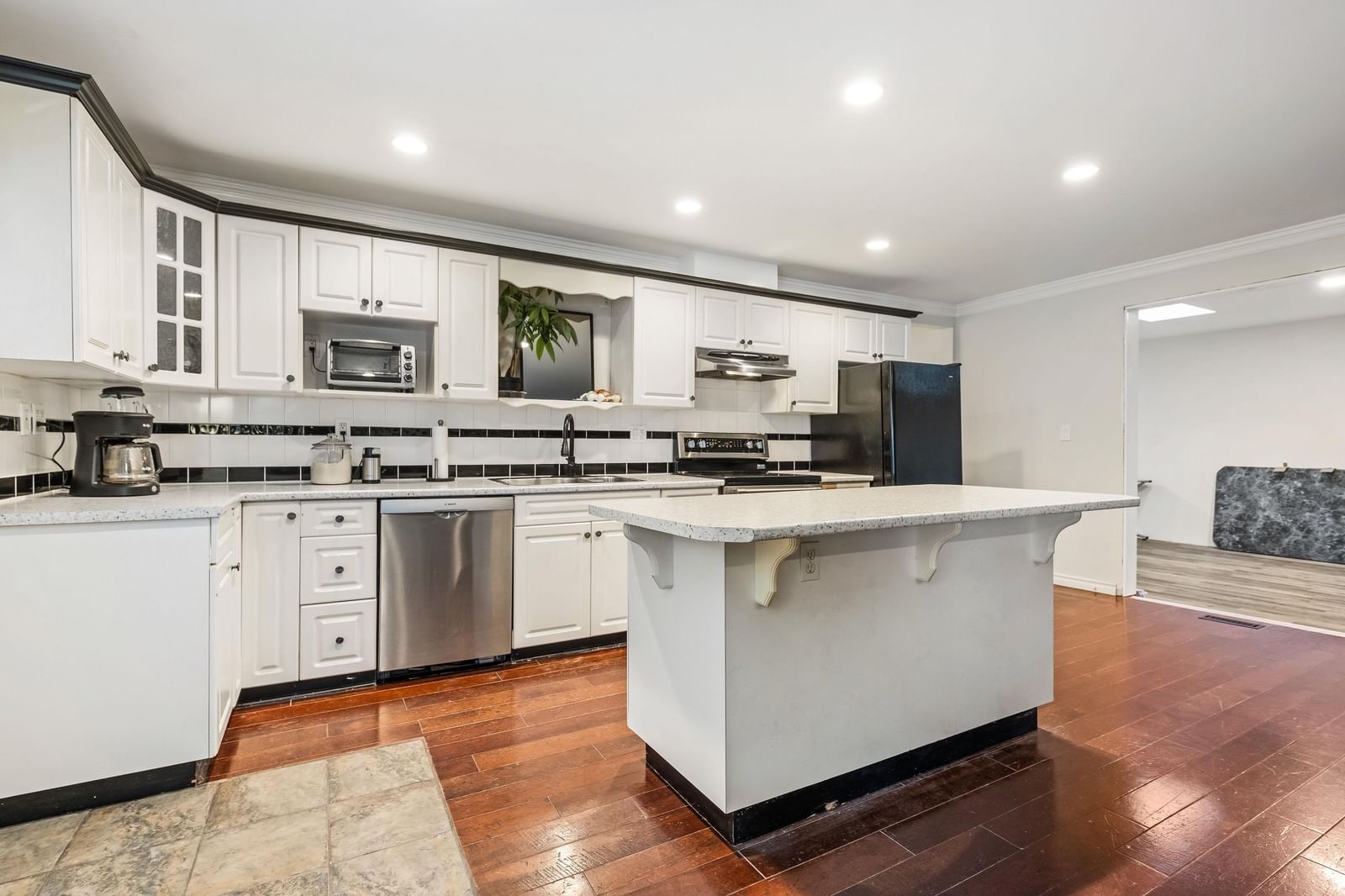 Listing Image 13