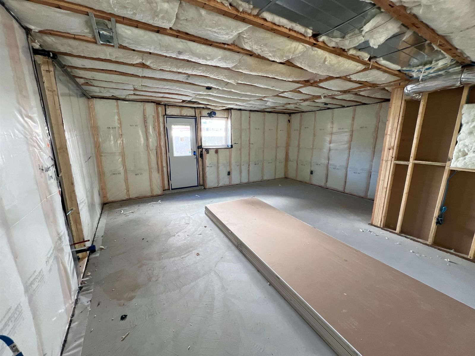 Listing Image 12