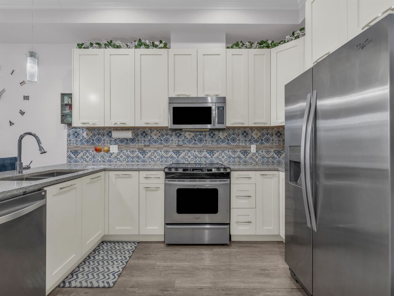 Listing Image 11