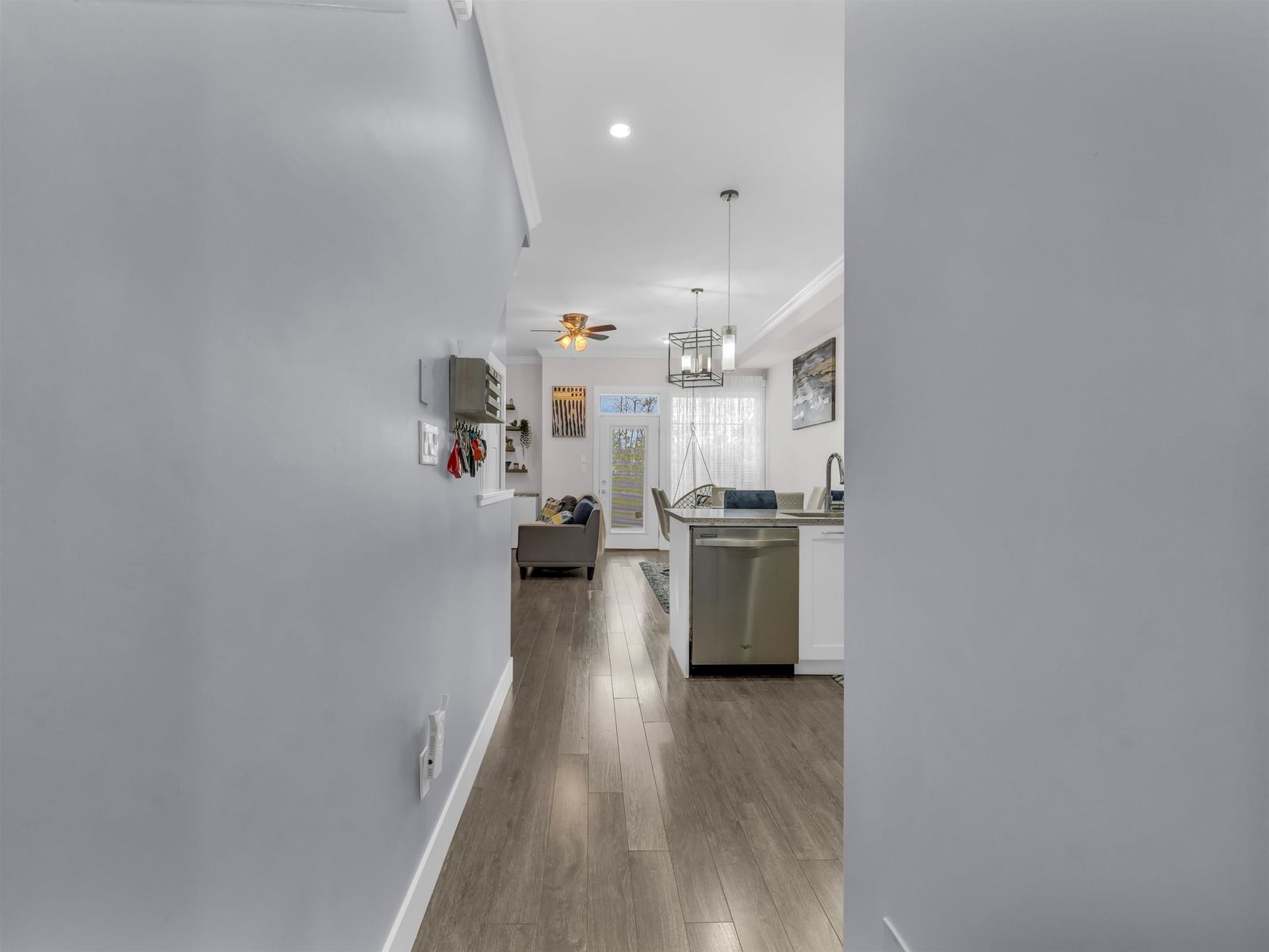 Listing Image 19