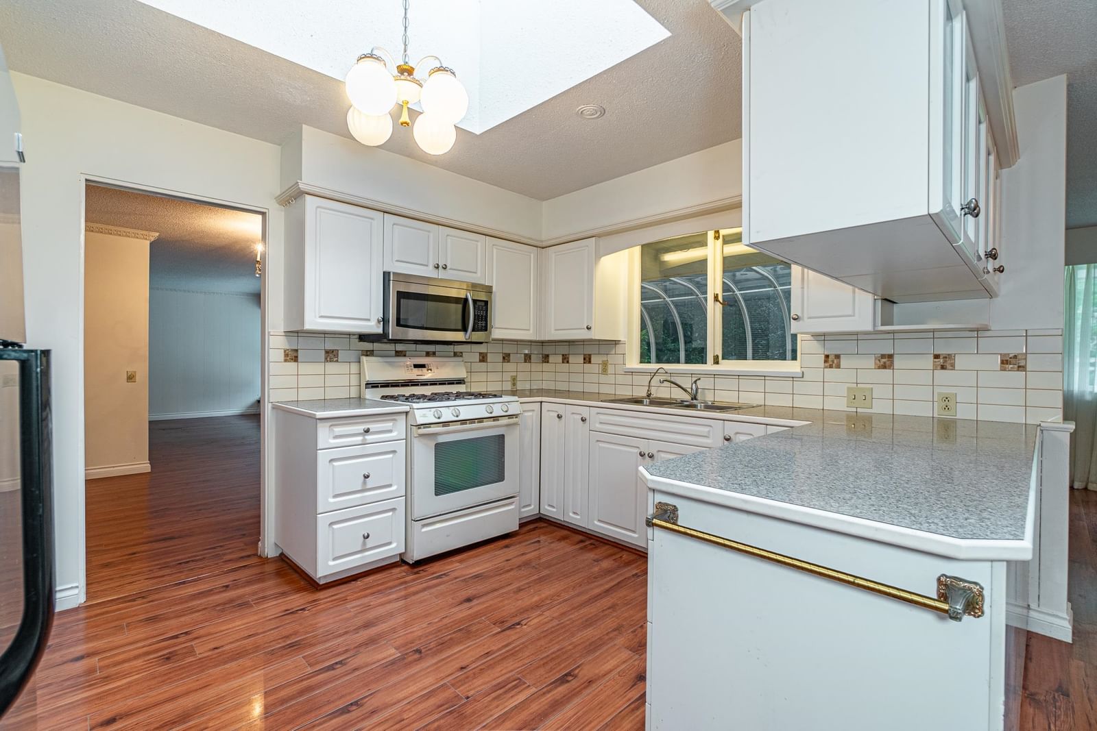 Listing Image 13