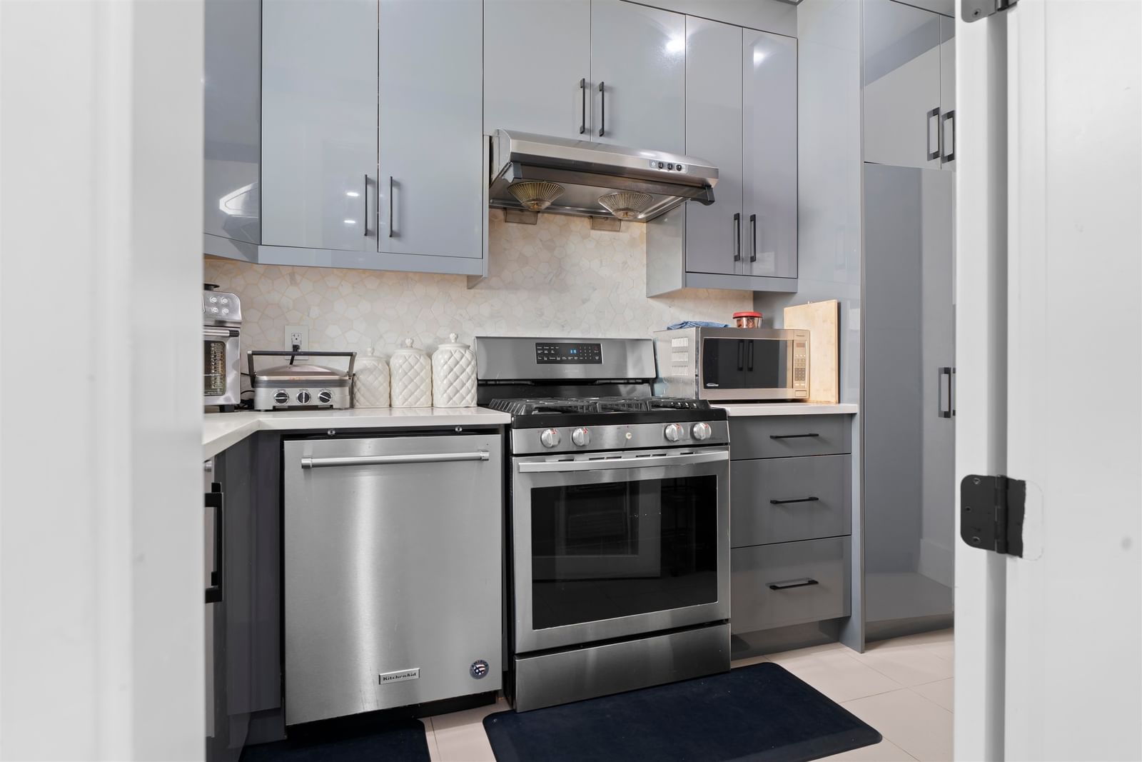 Listing Image 19