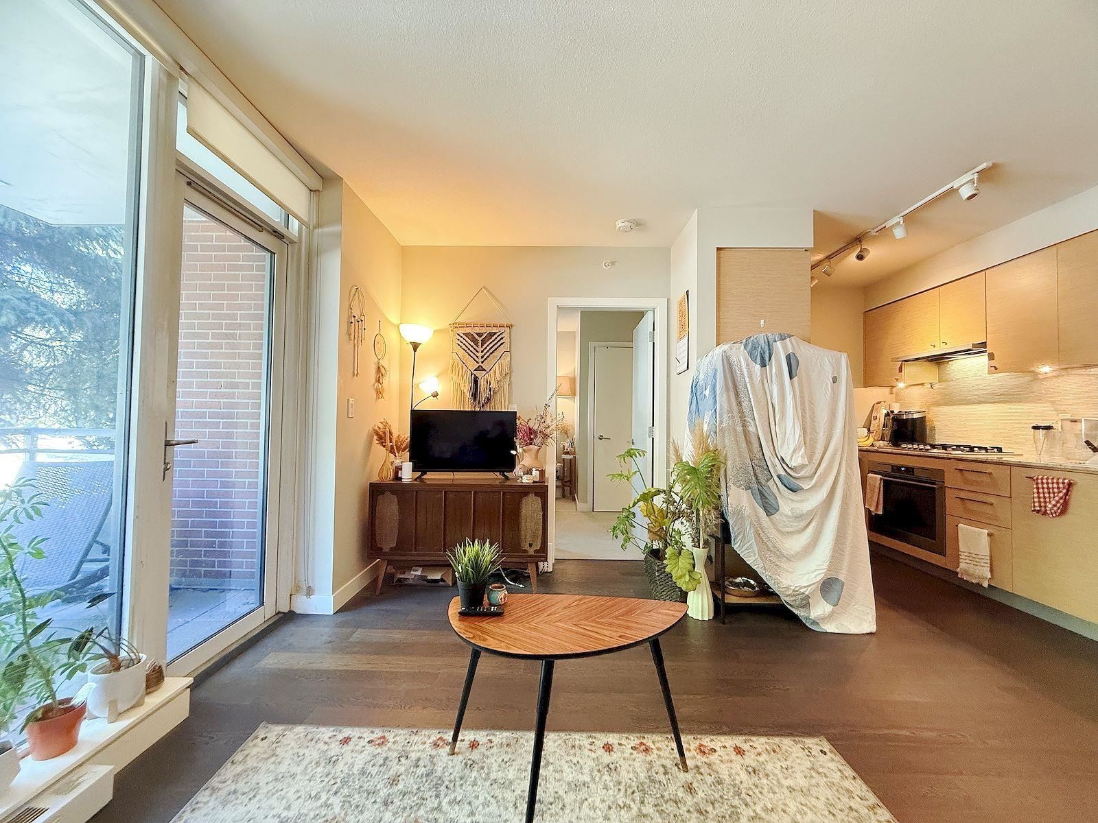 Listing Image 4