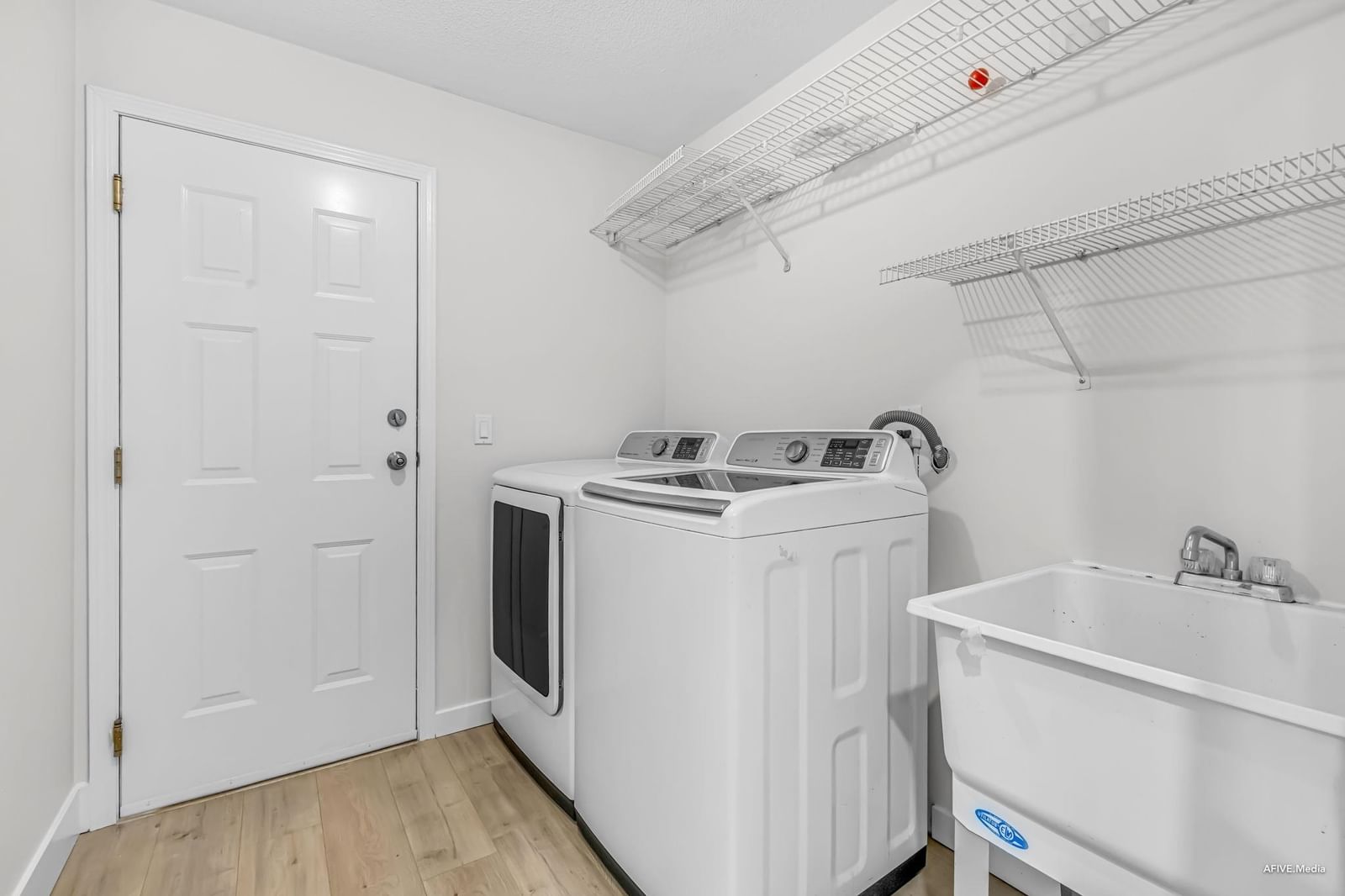 Listing Image 17