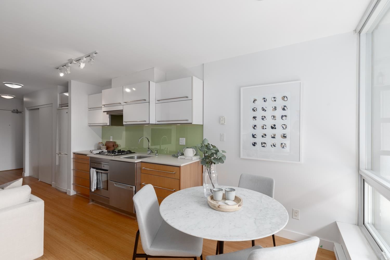 Listing Image 12