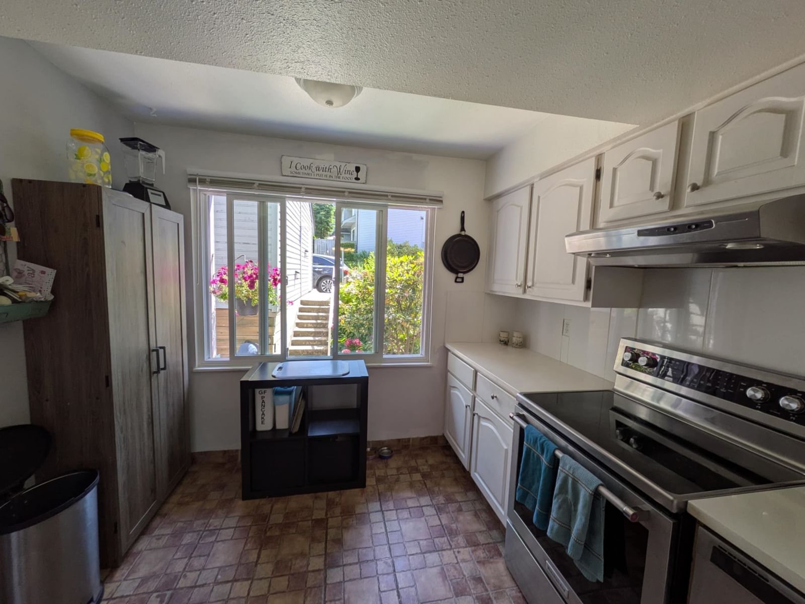 Listing Image 5