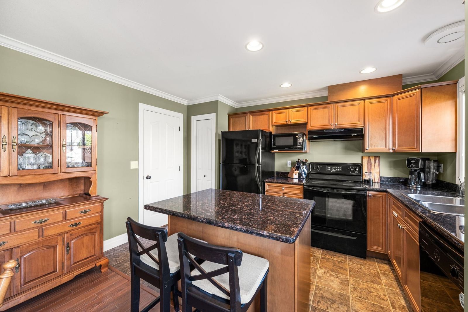 Listing Image 12
