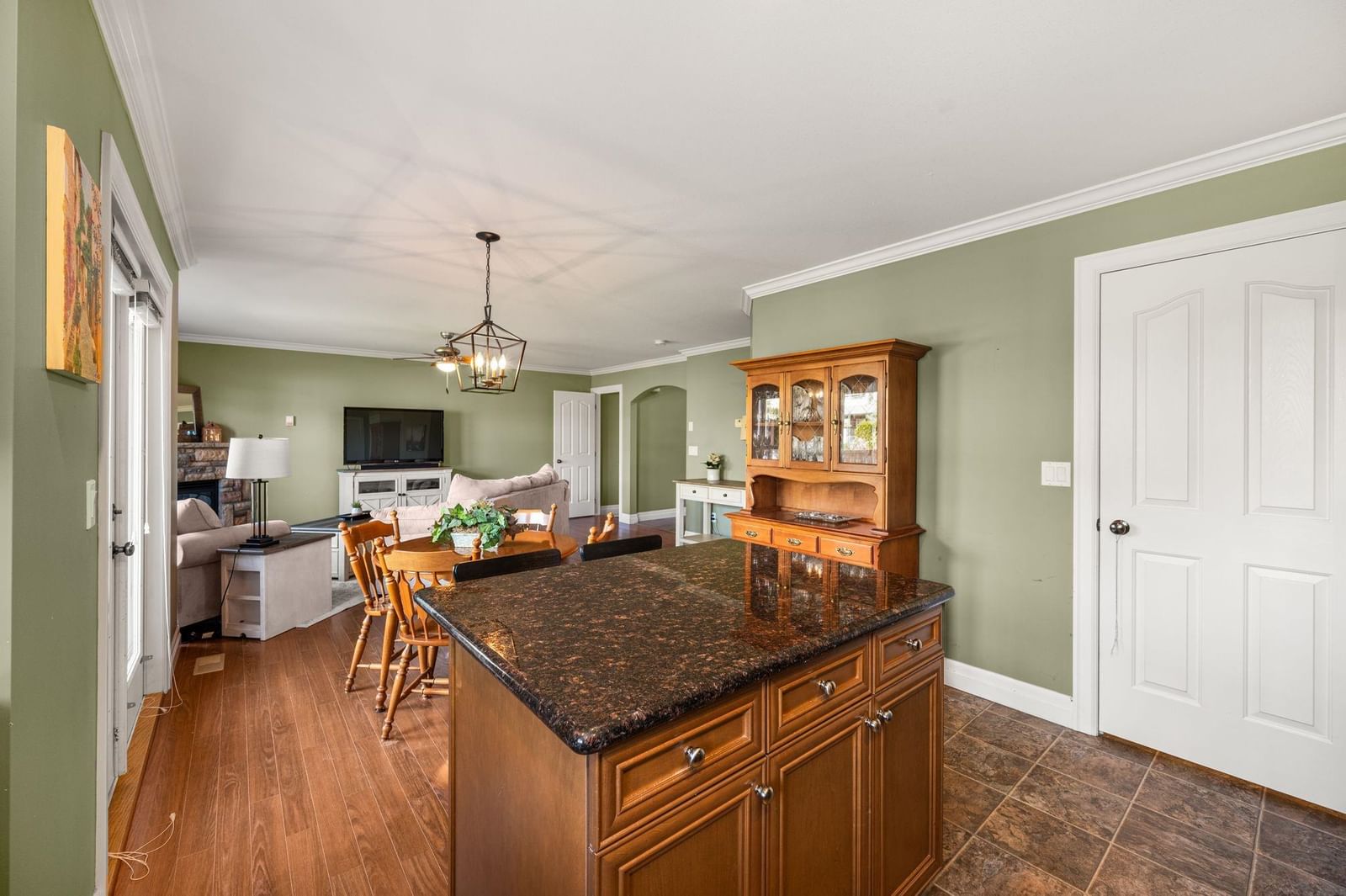 Listing Image 14