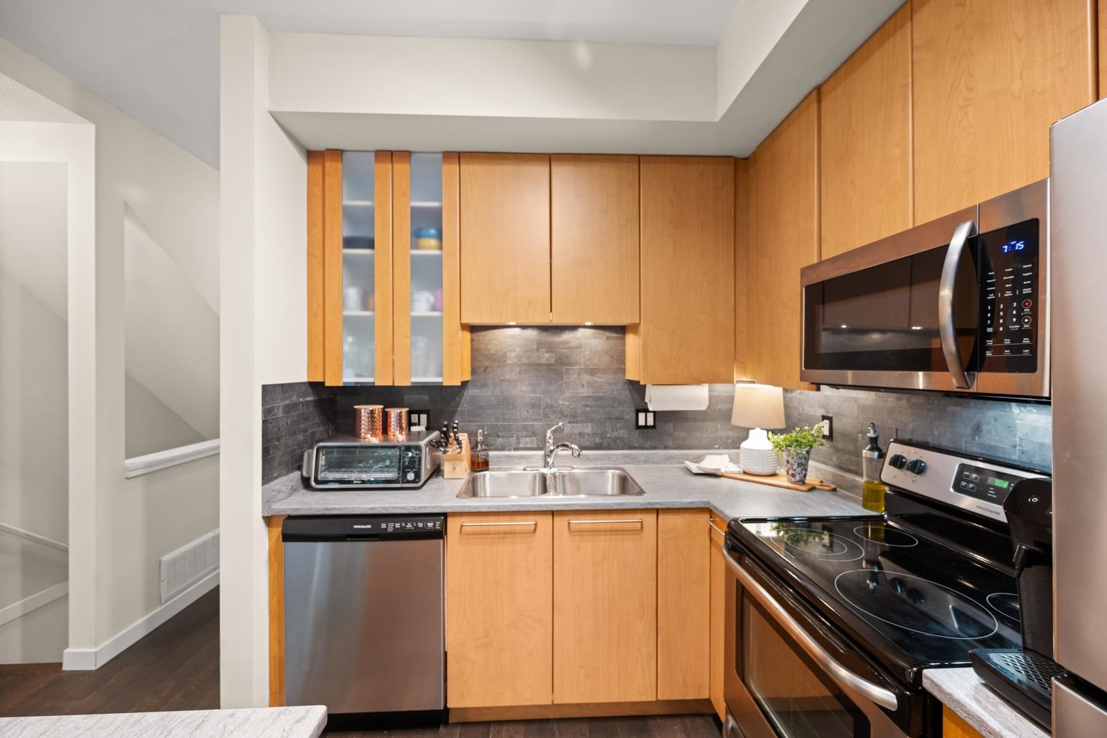 Listing Image 12