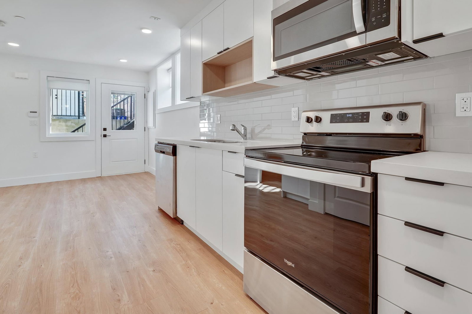 Listing Image 19