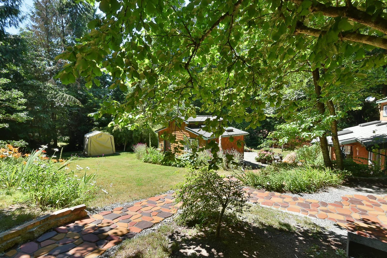 Listing Image 4