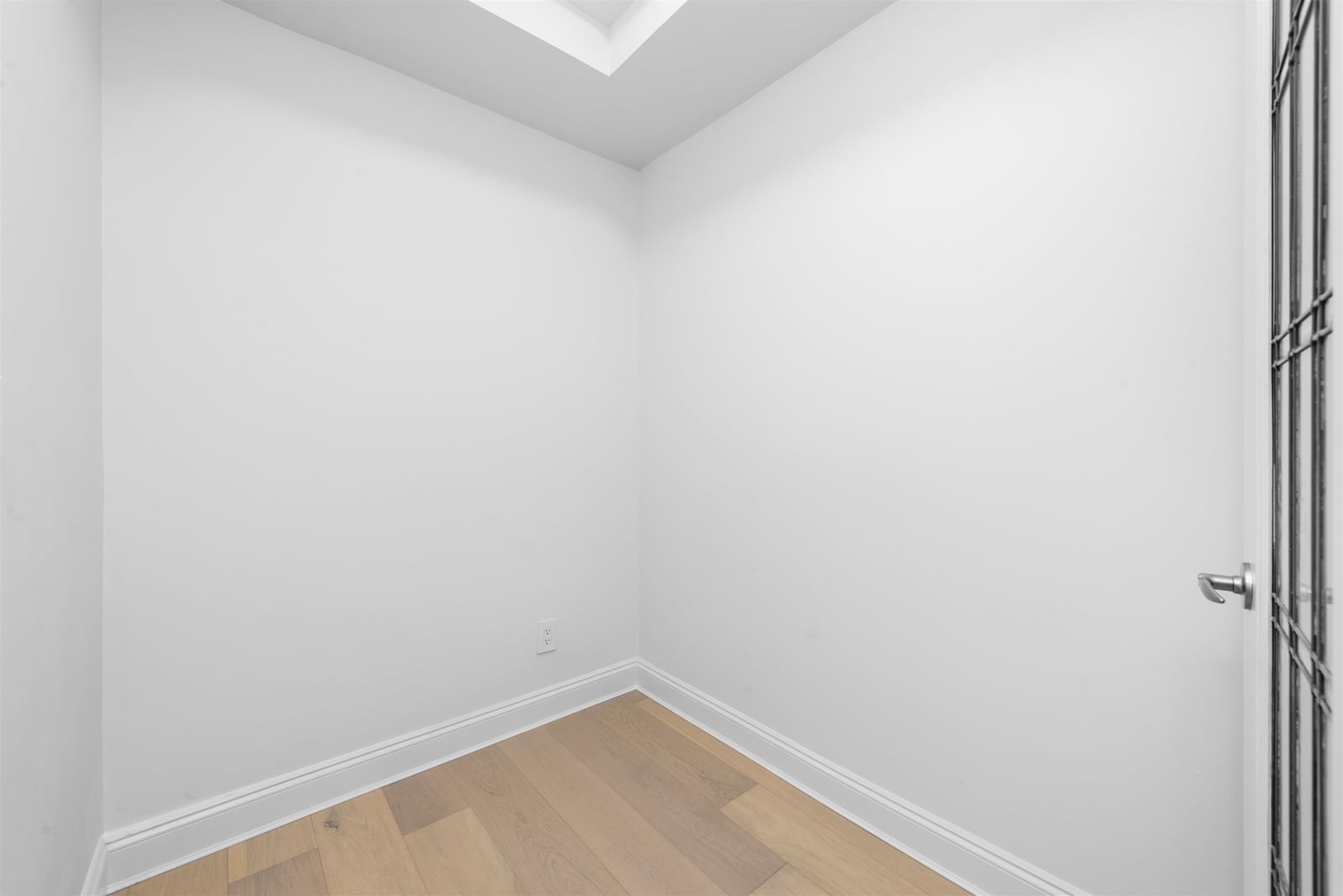 Listing Image 28