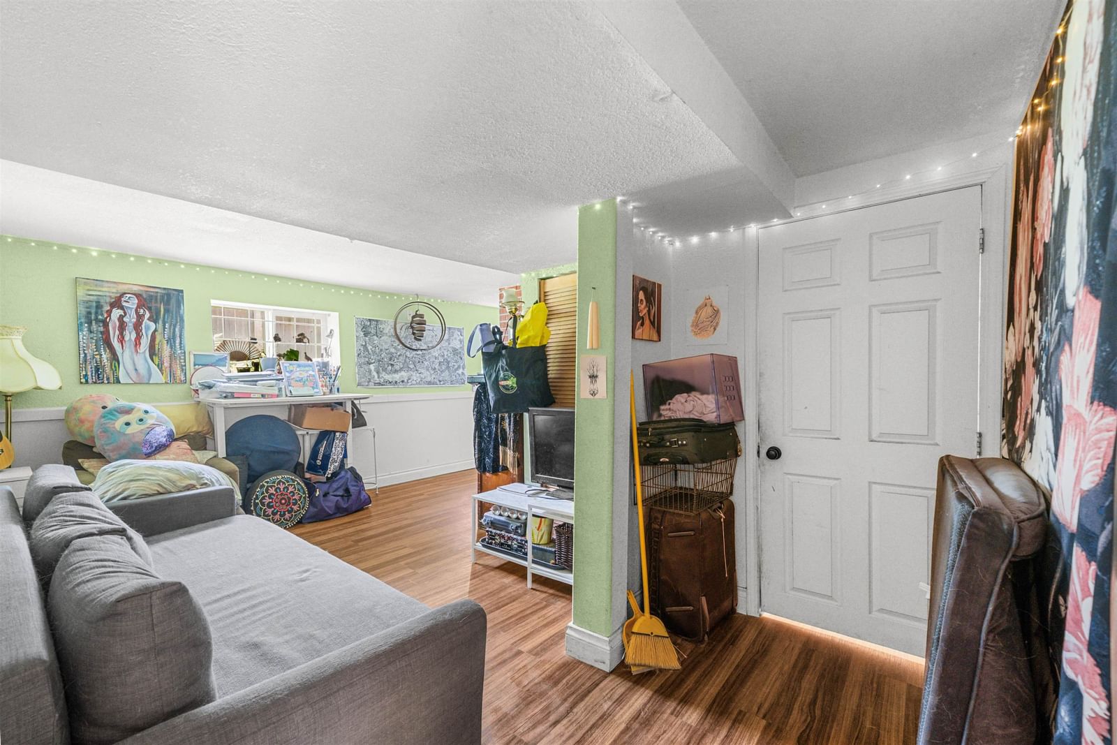 Listing Image 20