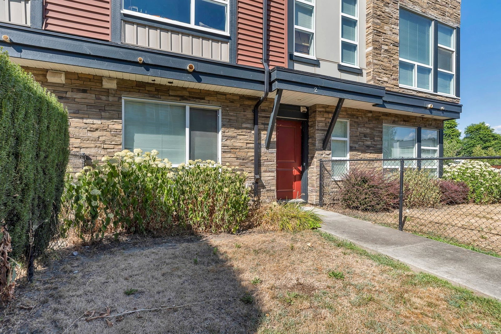 Listing Image 4
