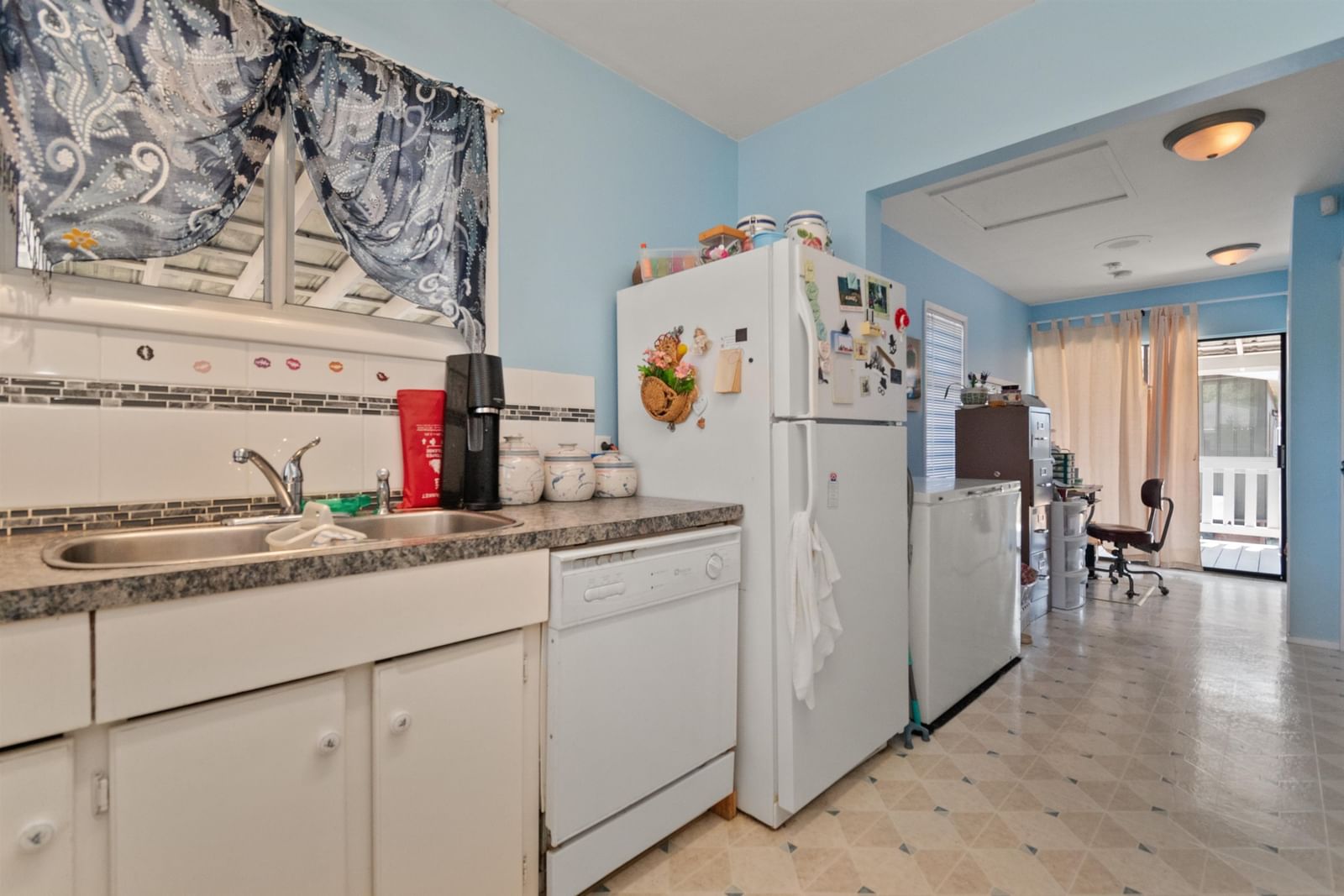 Listing Image 14