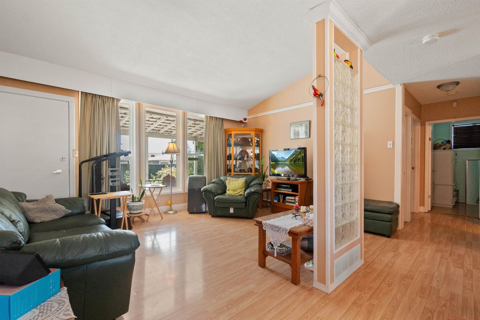 Listing Image 18