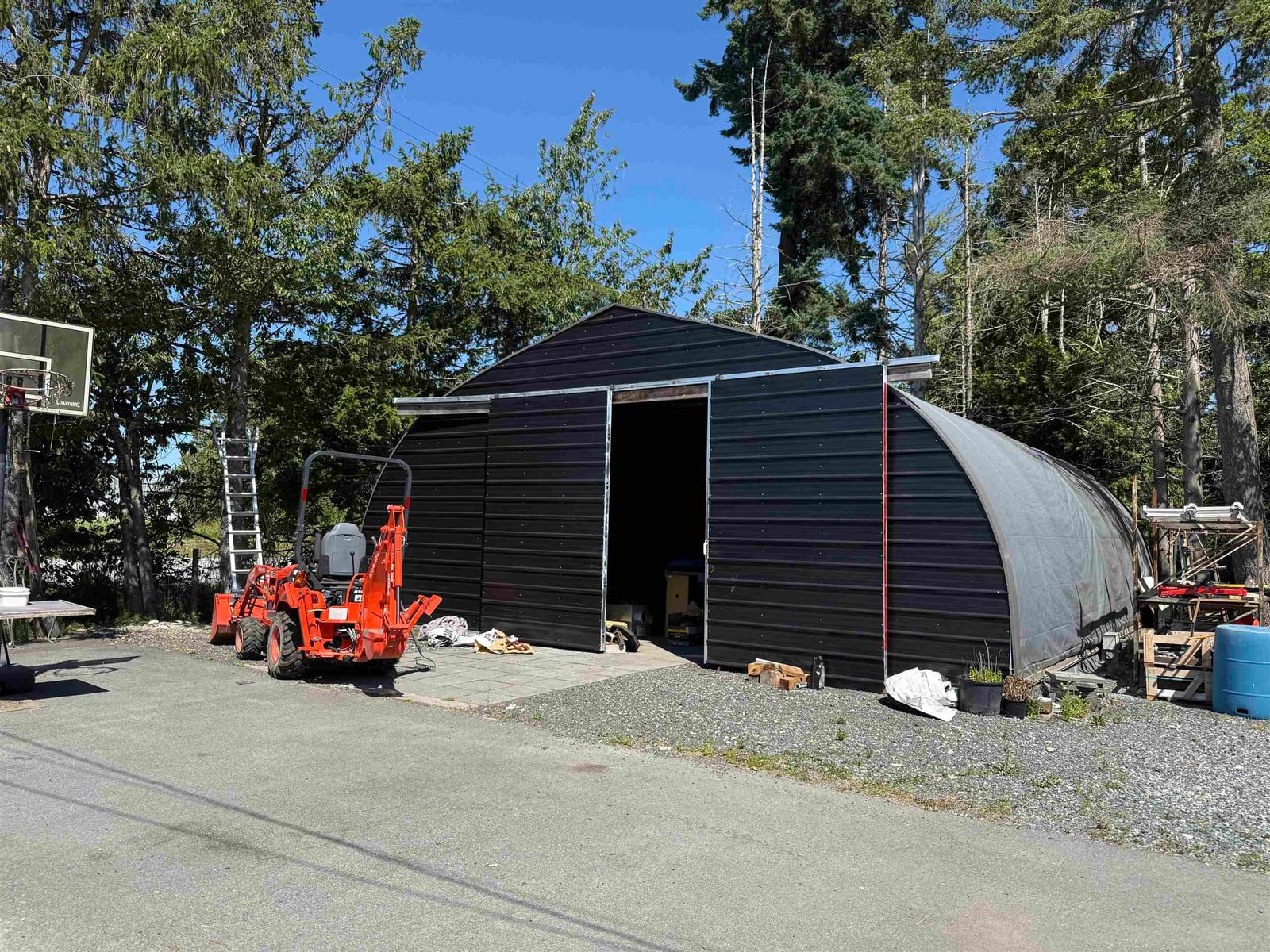 Listing Image 4