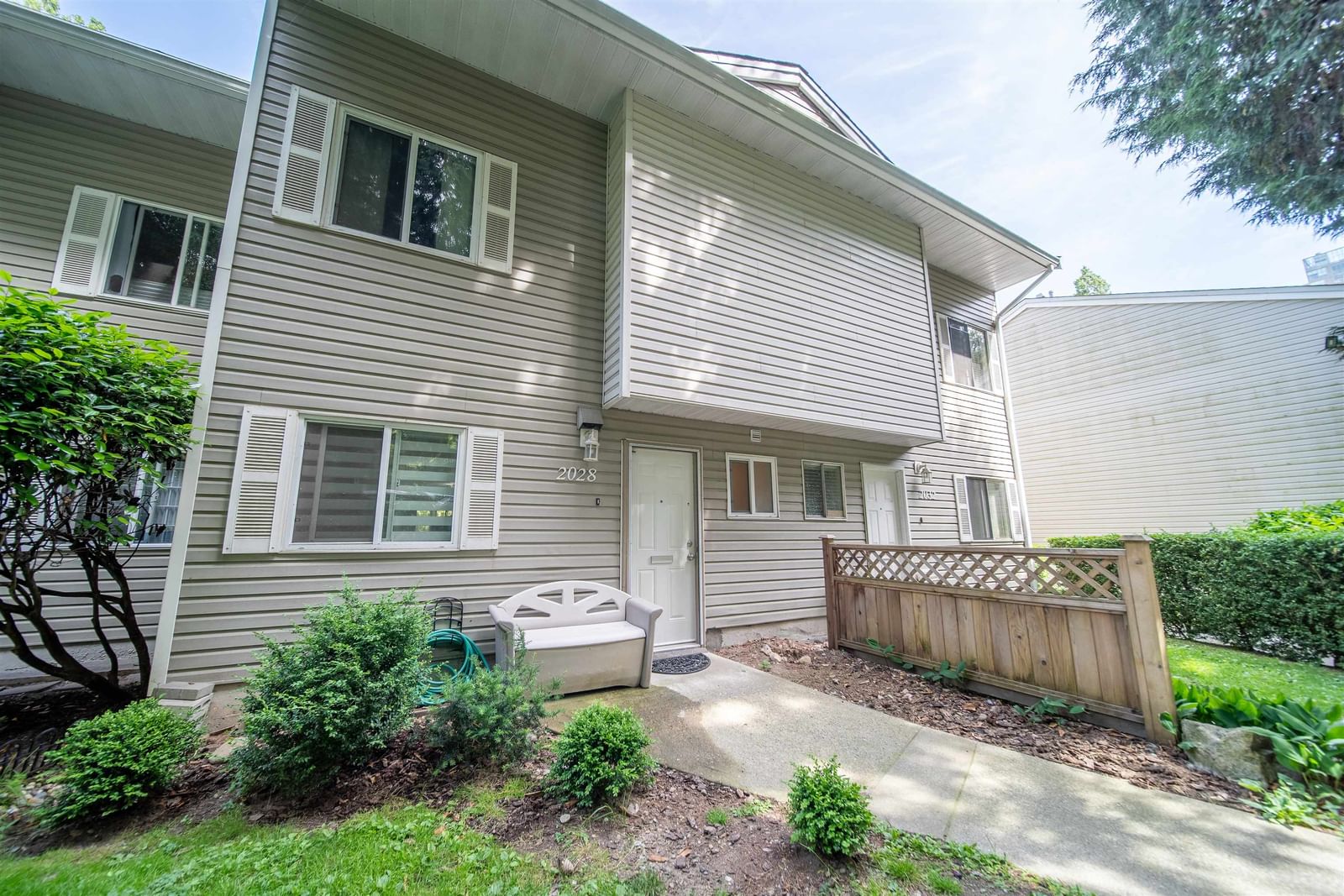 Listing Image 4