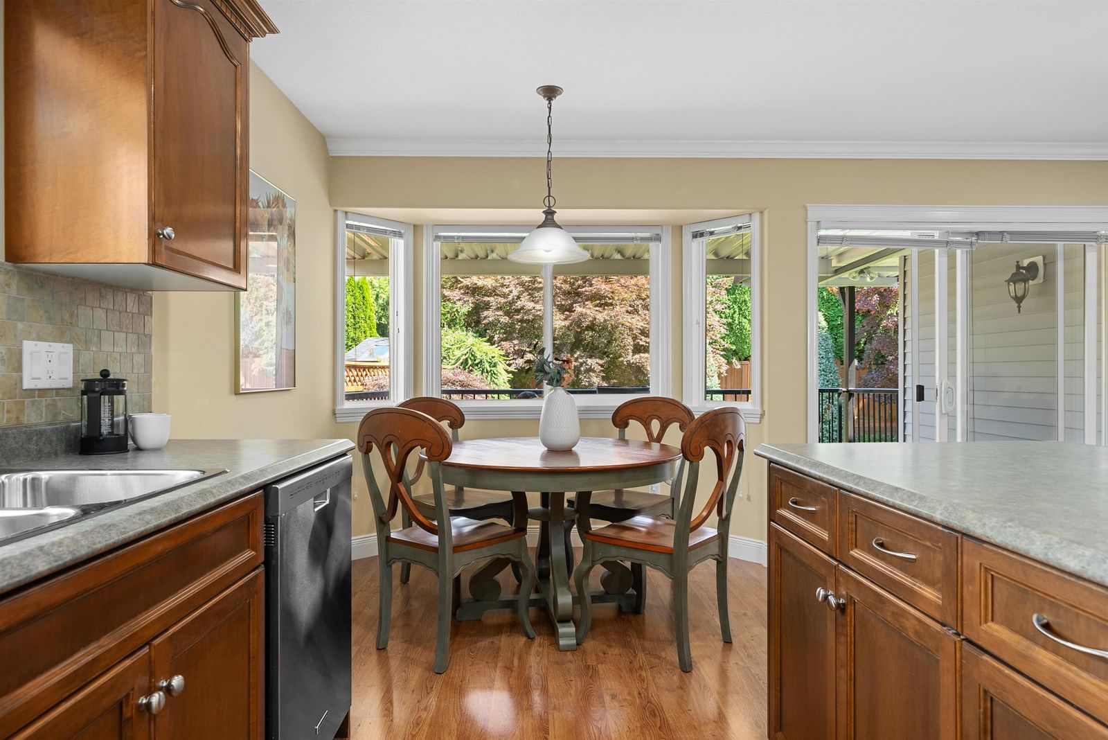 Listing Image 12