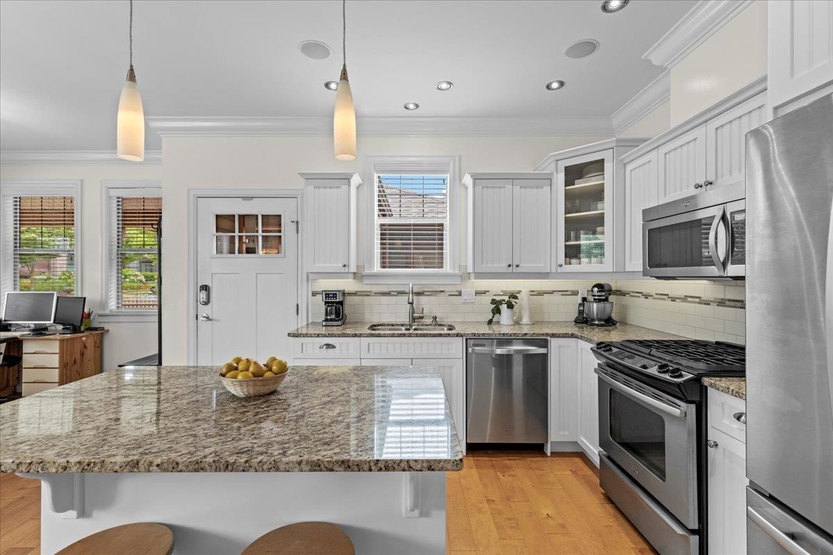 Listing Image 10