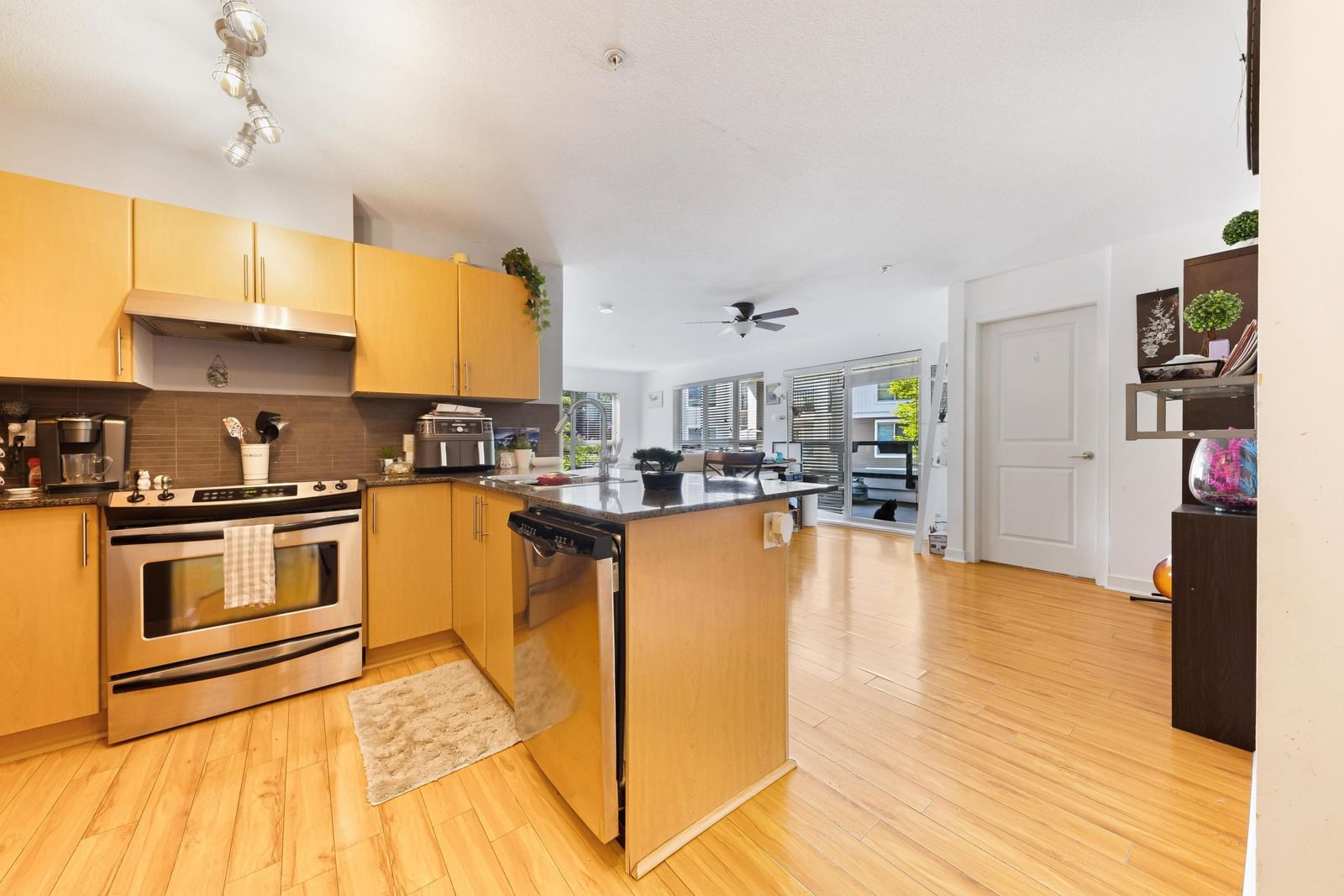 Listing Image 10