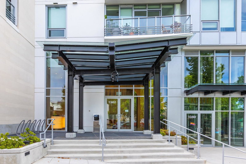 314 - 1342 Johnston Road, White Rock, V4B 3Z2 | Image 2