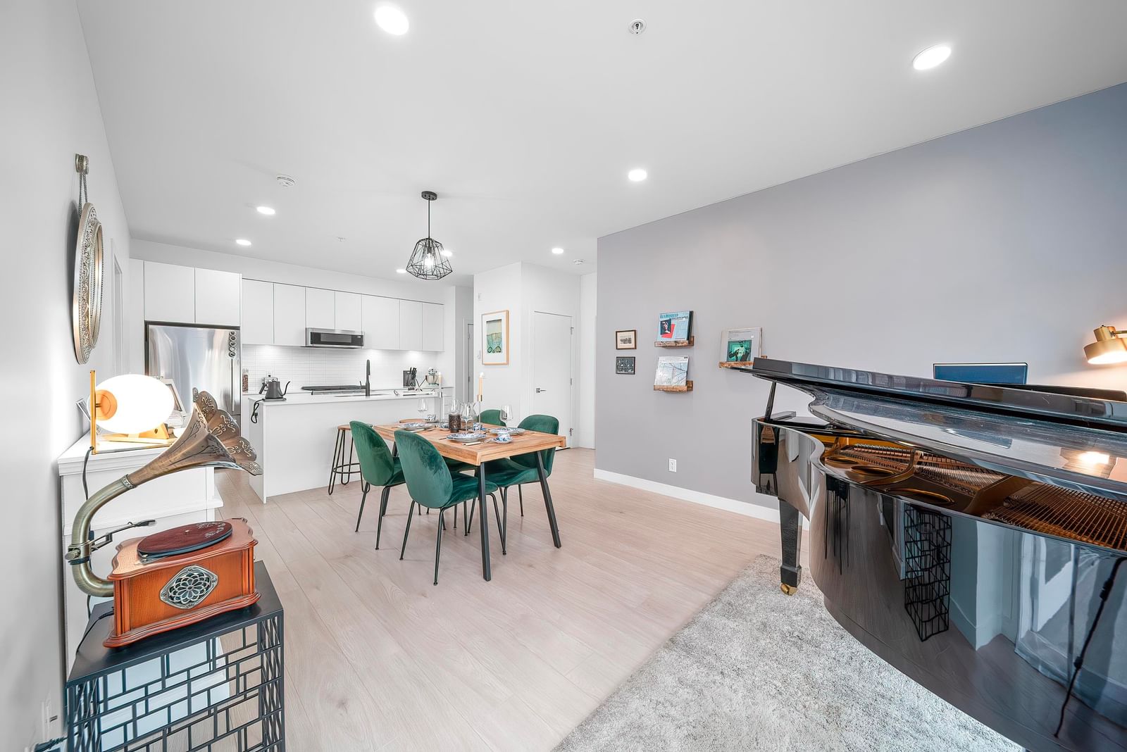 Listing Image 10