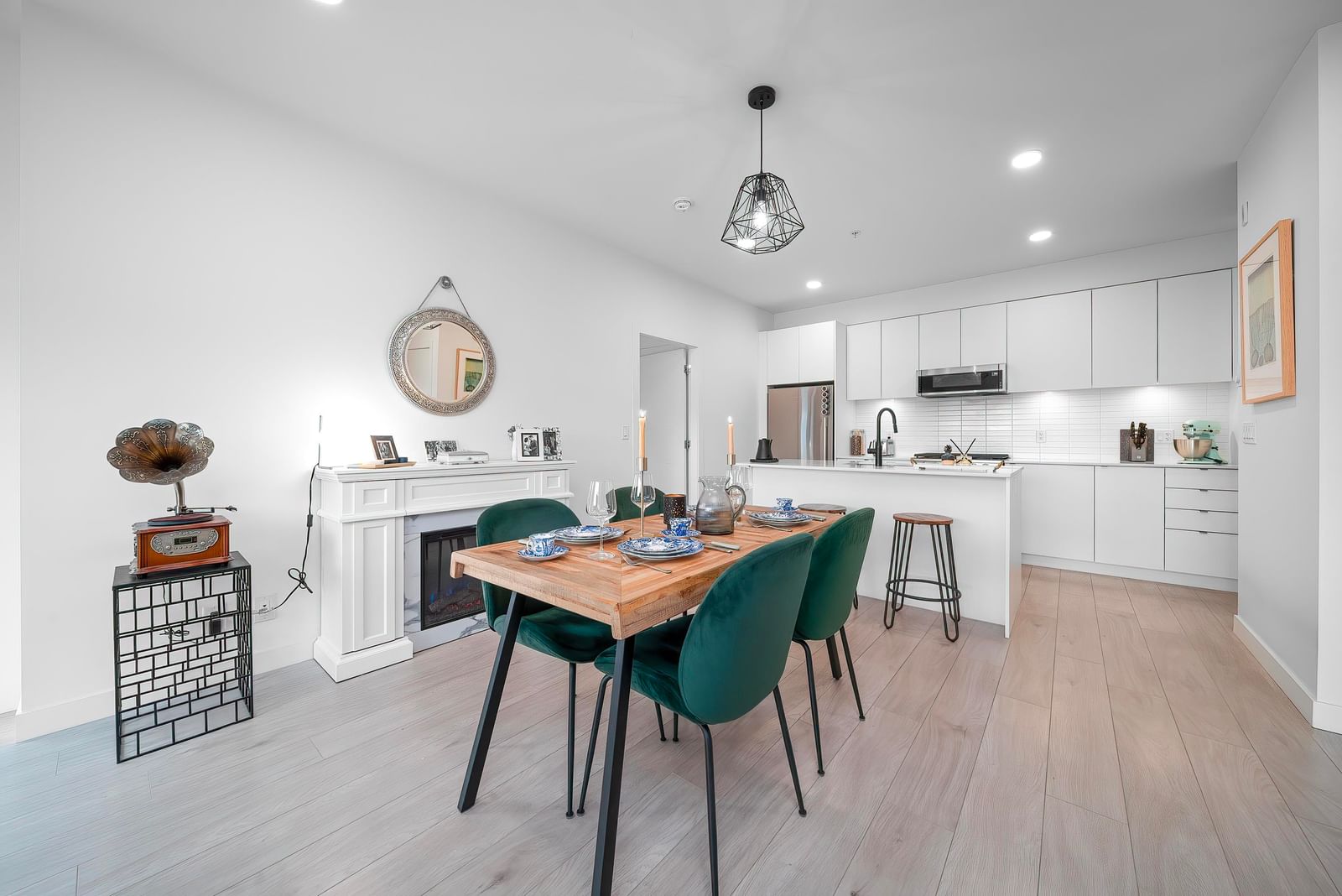 Listing Image 13