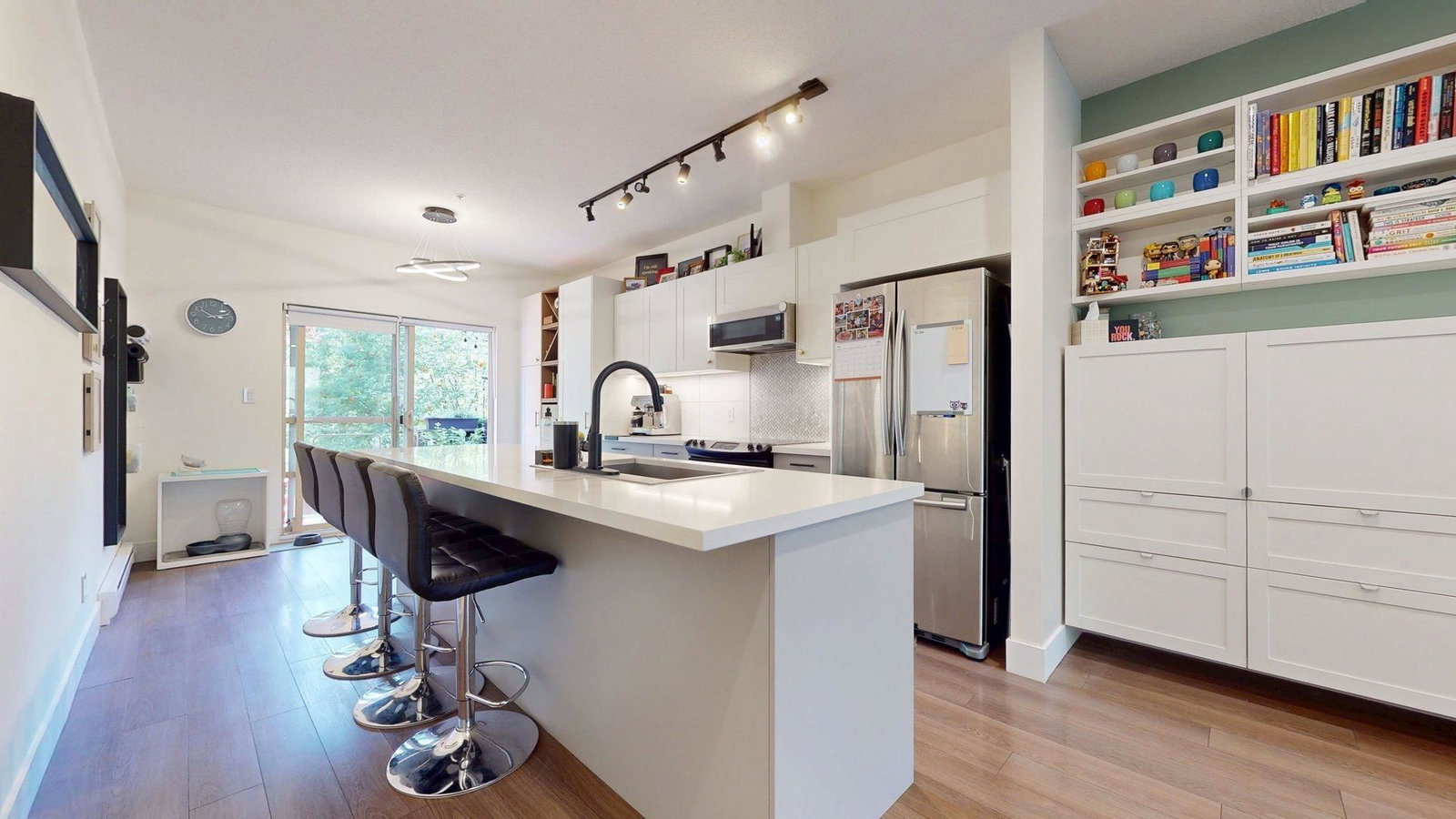Listing Image 10