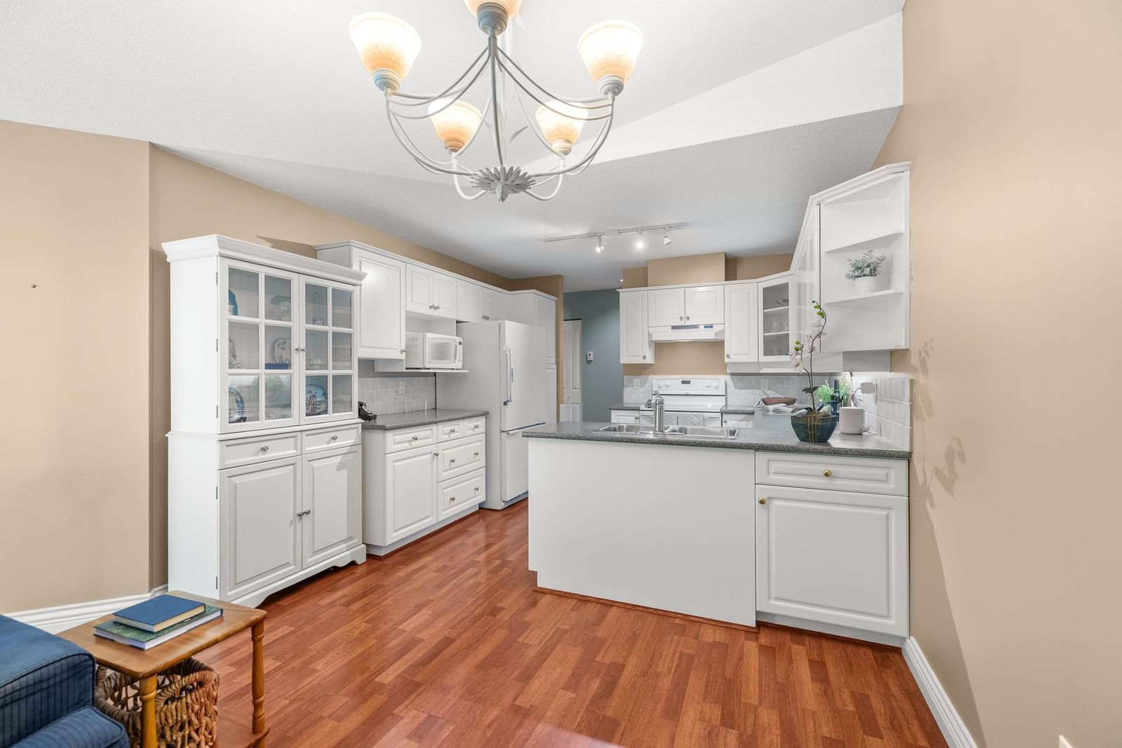 Listing Image 19