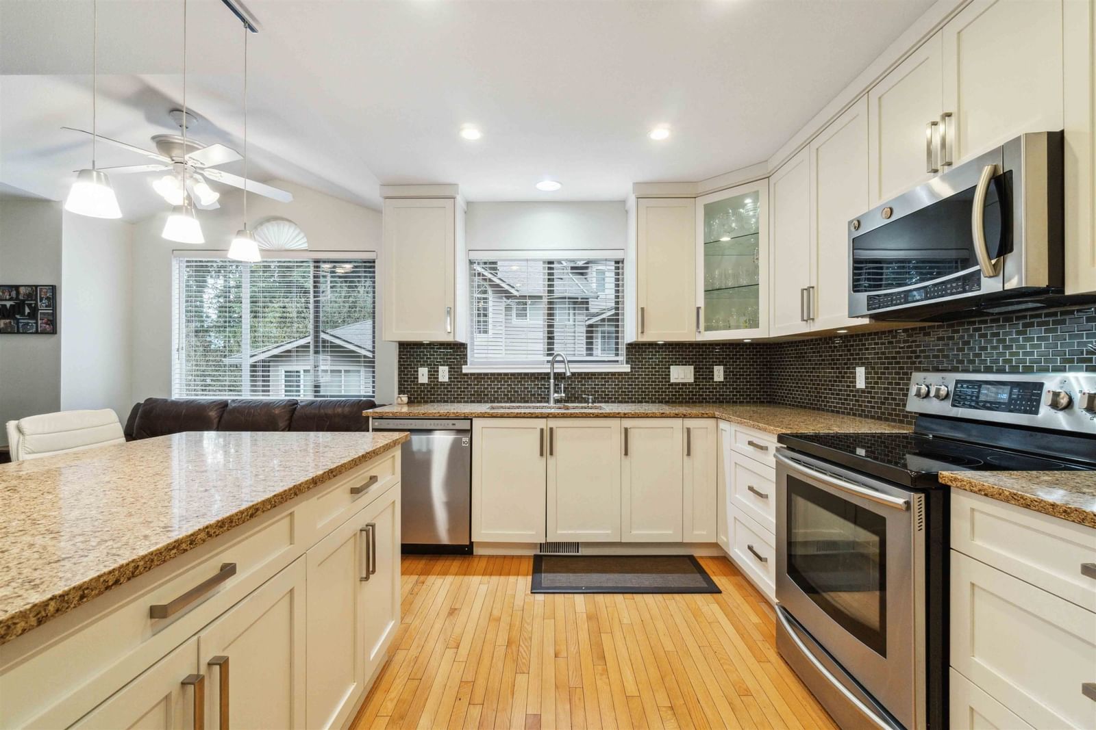 Listing Image 14