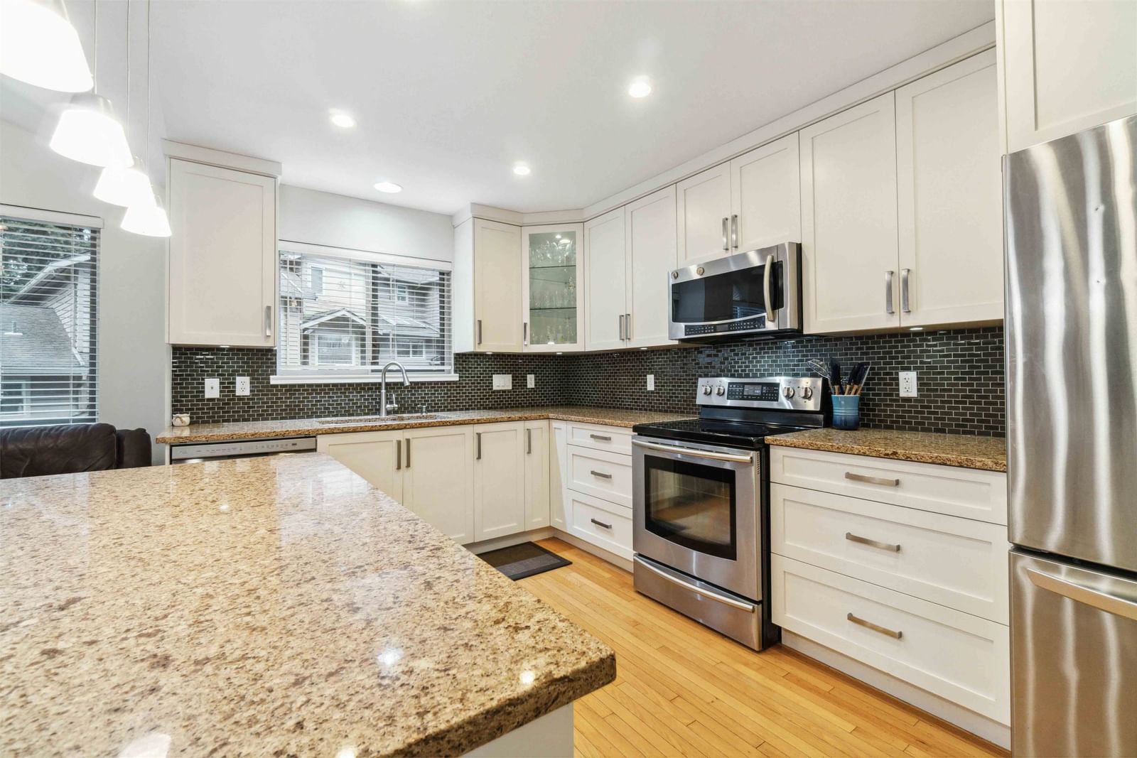 Listing Image 15