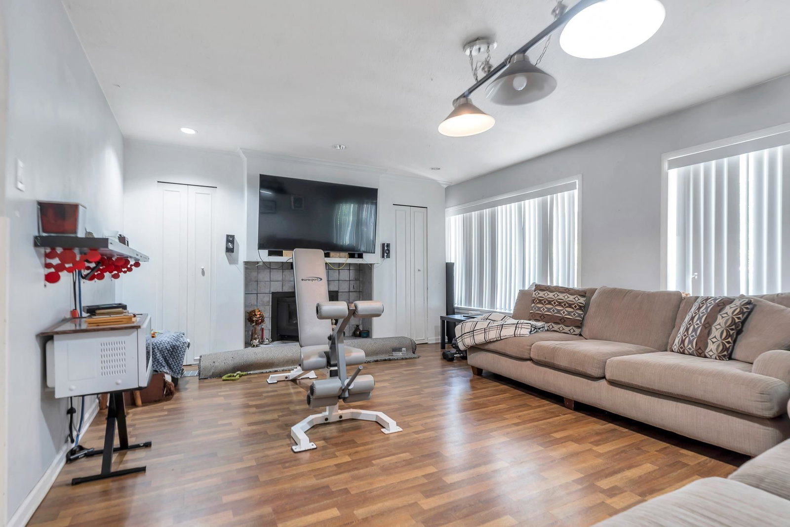 Listing Image 6