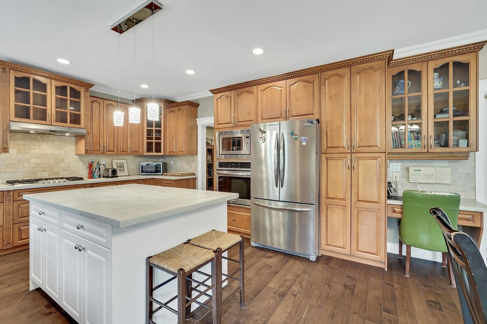 Listing Image 12